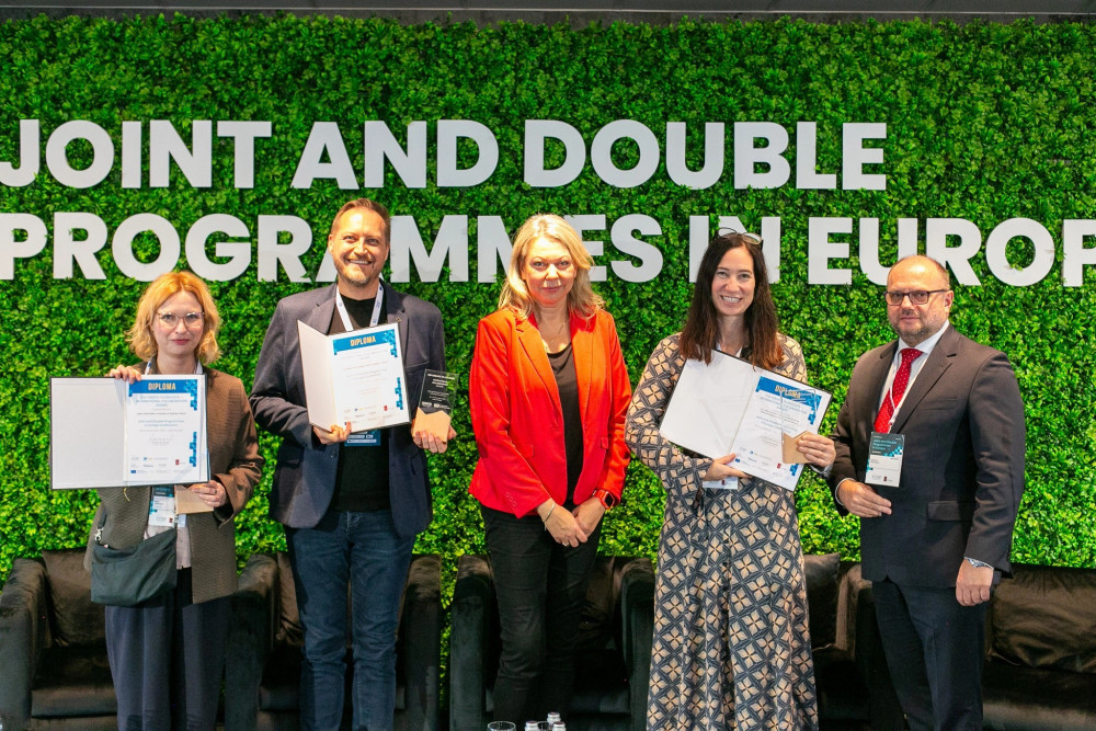 zdjęcie- laureaci w konkursie „Co-Create to Educate: International Collaboration Award”.