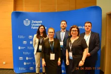 Uczestnicy VI Sympozjum BPM na tle "ścianki"